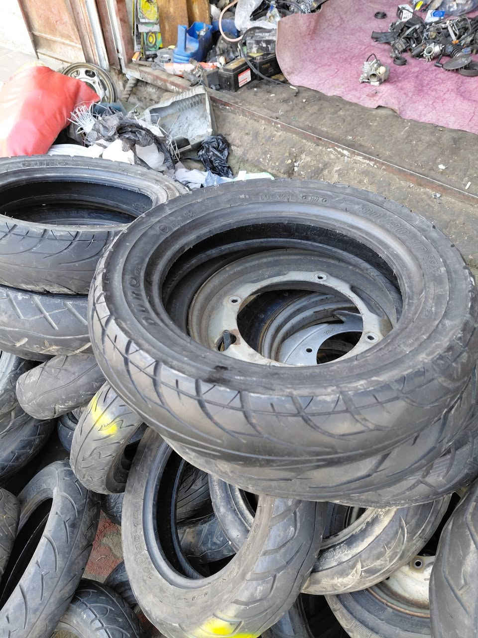 بفضل من الله تم وصولتايرات باله  تايلندي وفيت نامي هو ولشد ١٢ الف وبنسب لسعار  قياسات ١٠. ٩٠٩٠   تفاصيل *********** محل عمار
