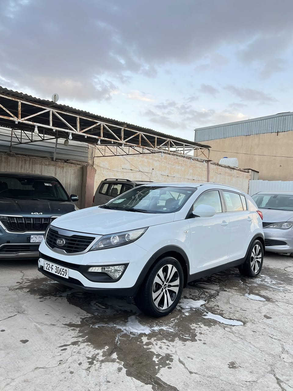 السلام عليكم / كيا سبورتج 2014 للبيع فقط بدون مراوس اربيل جديد هزه جديده ماشيه 100 الف جديده جدا مكفوله من كلشي استخدام شخصي من الزيرو لحد هسا مكينه 2400 السعر 160 وبيه مجال بسيط حگ الجيه مكاني نجف استفسار خاص او اتصل ***********
