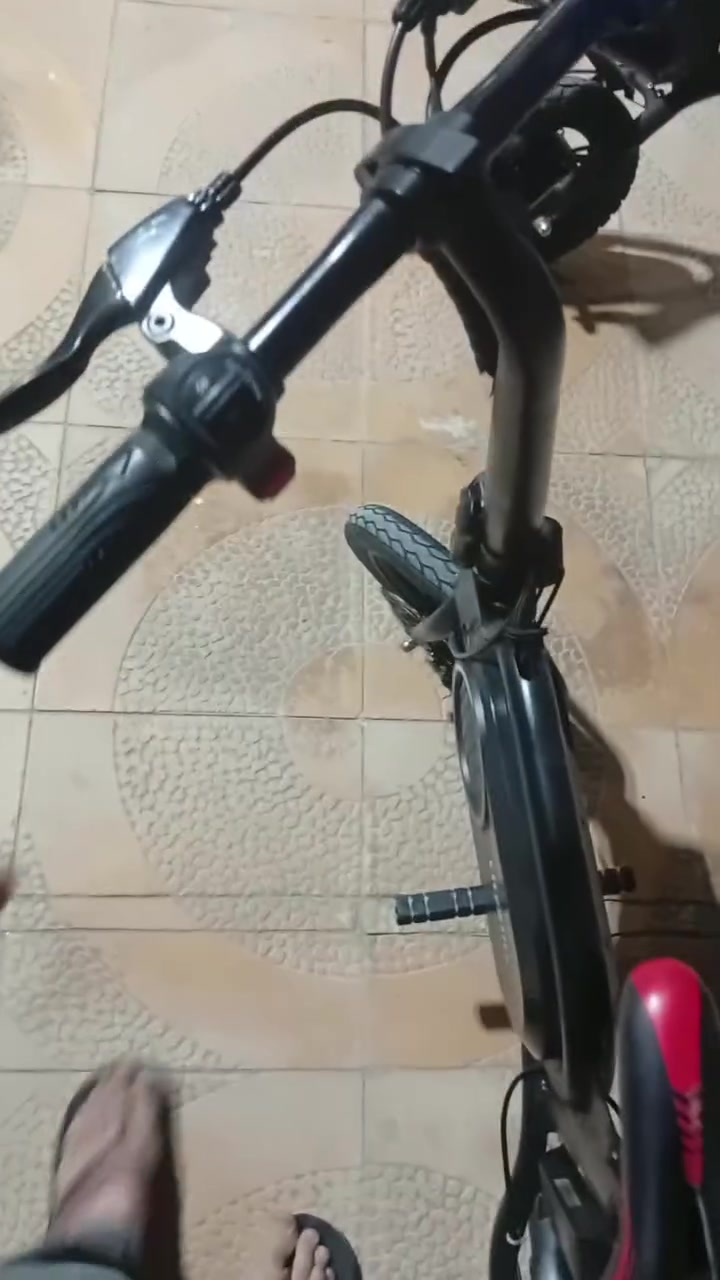 دراجة كهربائية قابلة للطي من طراز CityBlitz CB020.تتميز ببطارية بقدرة 36 فولت وسعة 5.2 أمبير.يمكن للدراجة قطع مسافة تصل إلى 15 كيلومترًا بشحنة واحدة.تم تصميمها لتحمل أوزان تصل إلى 150 كيلوجرامًا مستخدم نظيف


**إذا كنت صاحب هذا الإعلان وتريد حذفه لأي سبب، رجاءا أرسل رسالة إلى الدعم الفني**