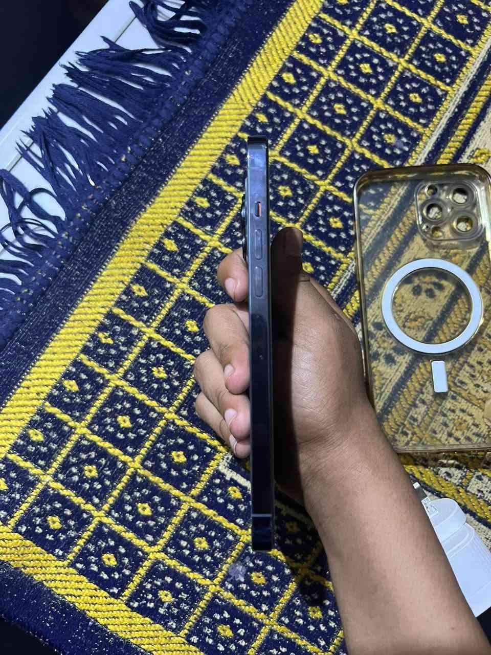 السلام عليكم اخواني ايفون 13 برو ماكس بطارية 80 ذاكرة 256 الجهاز نظيف بمعنى الكلمة الجهاز بلادي من اي قطعة تجي وتفحص كبال عينك السعر 700 وبي مجال 
الرقم للاتصال أو الاستفسار ***********
