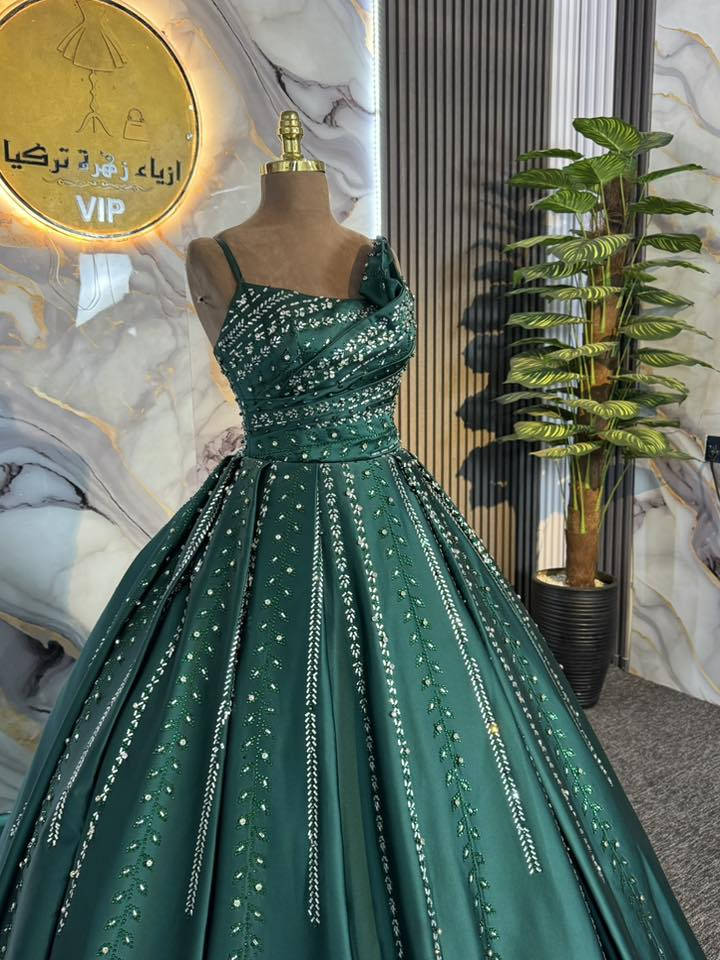 يعلن 🔥سنتر وازياء زهرة تركيا بيع 50بدلات الحنة والمهر 50 الف فقط بدلات نضيفة جدا منهم جديد غير مستخدم تصوير حقيقي عادي  
قياس فري سايز تعراضة وقيطان 
توصيل جميع المحافظات 
واتساب ***********
