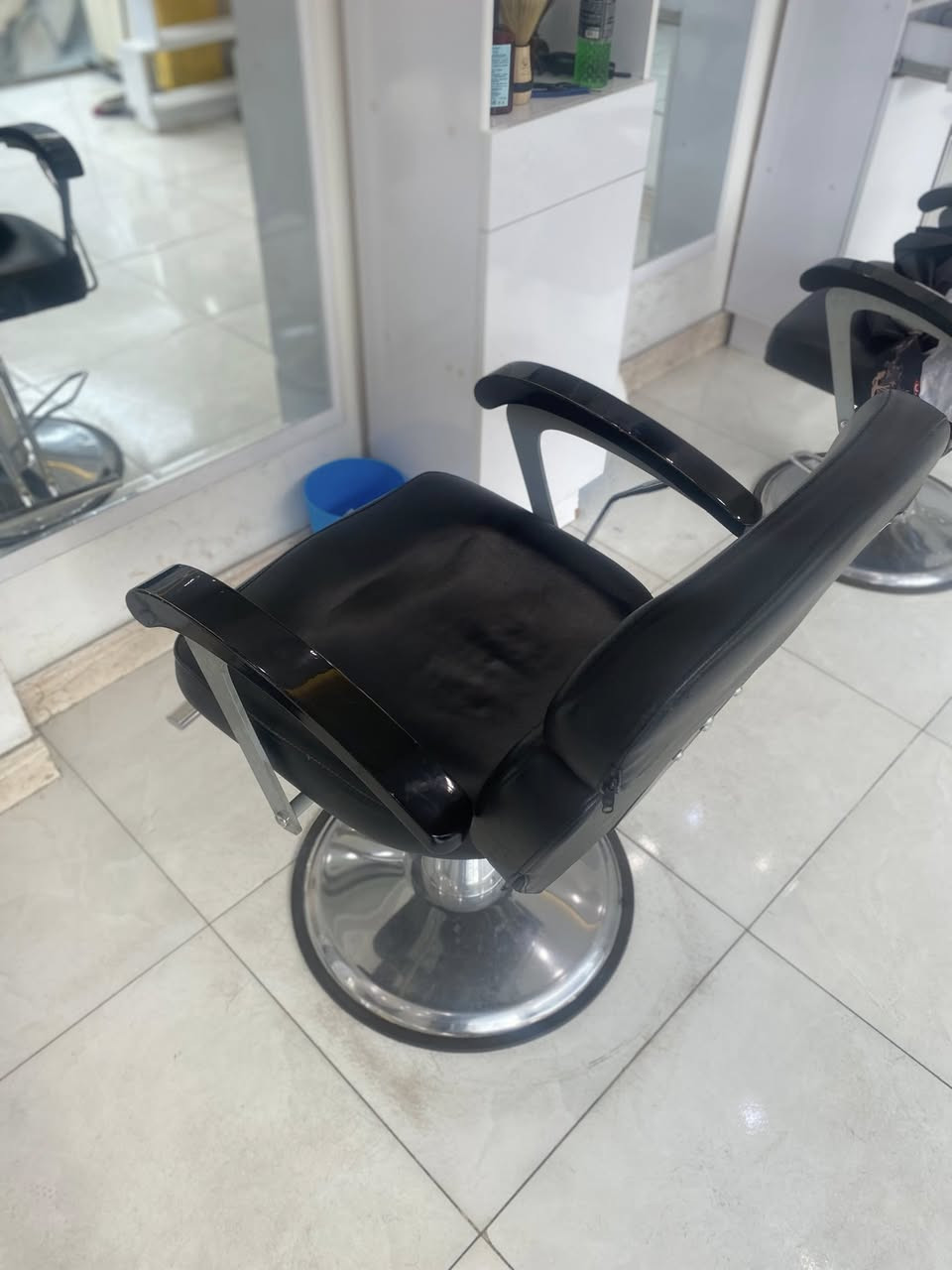 سلام عليكم شباب رمضان كريم عليكم انشالله صيام مقبول شباب هذني كراسي للبيع ٣كراسي 100الف للستفسار ***********
