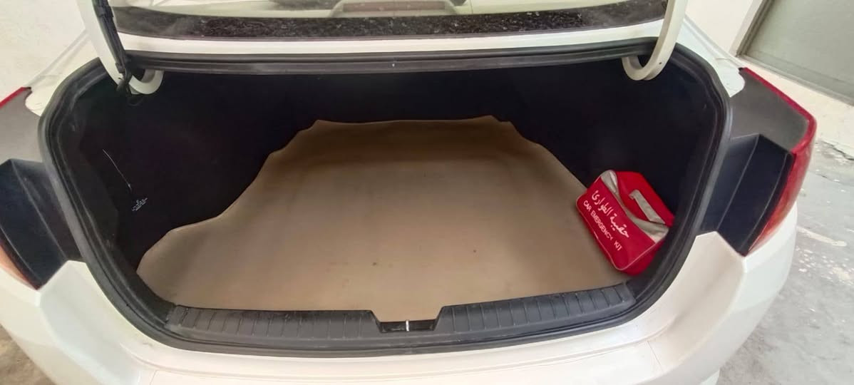 من صبغ وتبدي حته داميه بدون صبغ 

وارد خليجي موديل 2014

ماشيه 107

محرك 2000

هزه جديده تحويل مباشره 

سياره بسمي 

سعر 150 

***********
