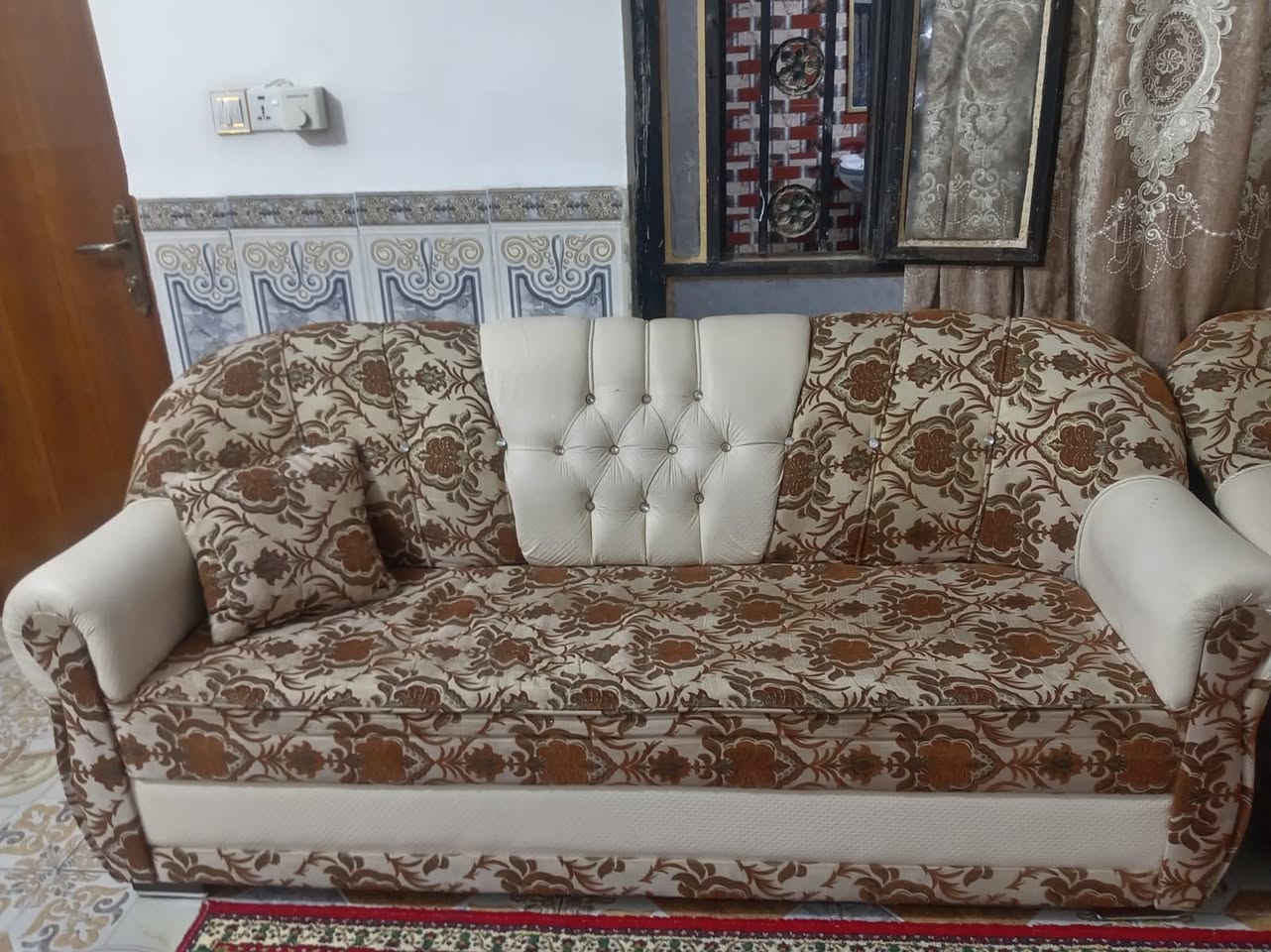 طخم كرويتات عشر مقاعد اثنين ابو 3 او وحده ابو 2 وكراسي 2 السعر 350 العنوان سوق الشيوخ الحي العسكري الاتصال ***********
