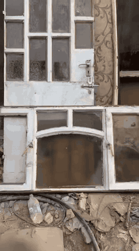 سلام عليكم ابواب وشبابيك للبيع جديد مستعمله قليل وسعر رخيص مكان الدورة ***********
