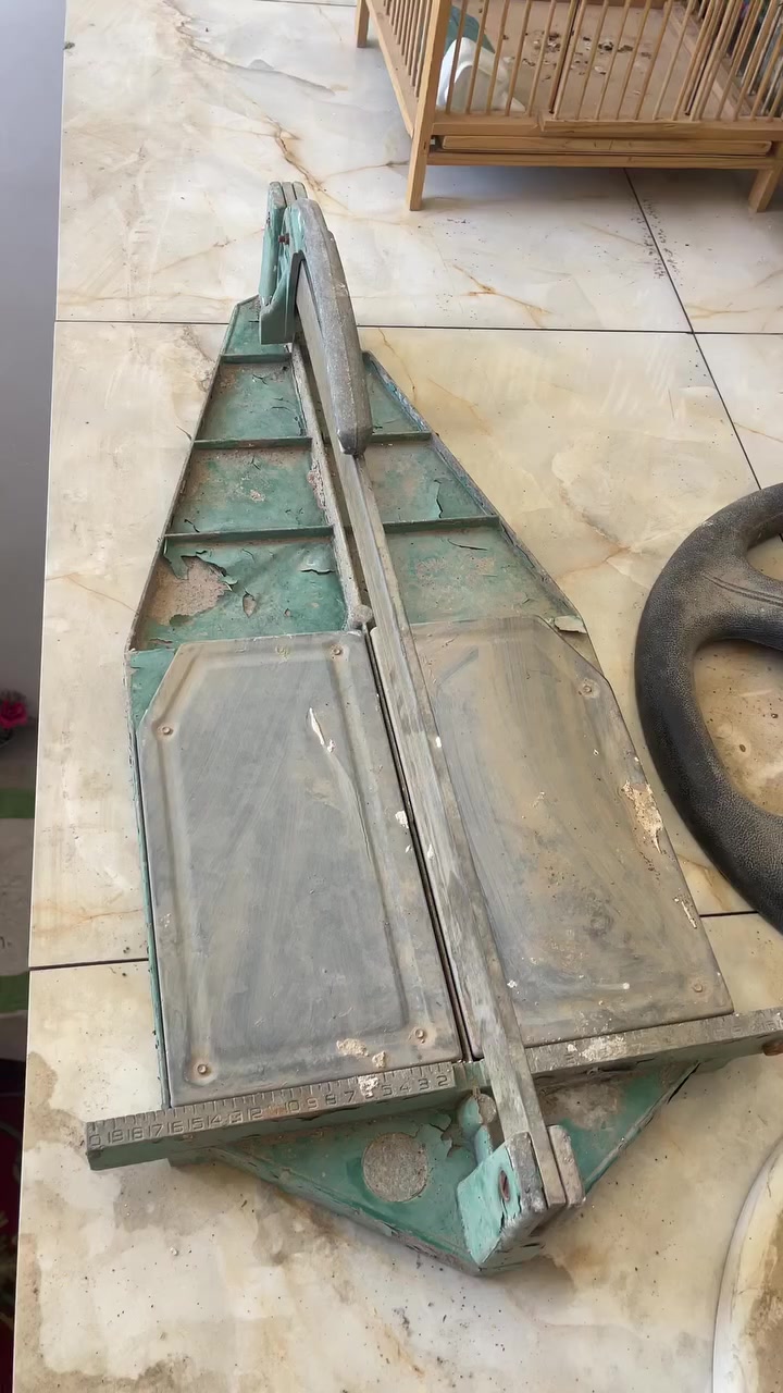 السلام عليكم عندي قاطعة مال سيراميك اصلية
الله شاهد استعمالها كلش قليل بس متروكة 
الشراي خل يتصل ***********
سعرها ٤٠ الف
