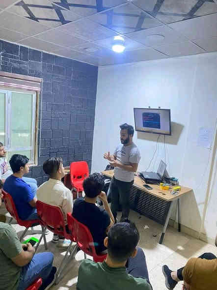 تعلن وحدة التعليم المستمر 
🔷مركز آزار 🔷.

عن إقامة دورة صيانة الموبايلات الشاملة (هاردويير + سوفتويير ) 

⭕️300 الف فقط بدلاً من 300$ وتستمر لغاية ماتتعلم وتكون مصلح سوفت وير وهارد وير  👨‍💻🤶

🛠📱📲🛑

قوموا باستغلال الفرصة واحجزوا مقعدكم قبل اغلاق الحجز ! 

♦️مدة الدورة.♦️:-
(مفتوحة- 5محاضرات اسبوعياً  ).

🌐نبذة عن دوراتنا🌐.:- 

منهاج الدورة (الهاردويير) يتضمن:
1. التعرف على أدوات و أجهزة الصيانة وكيفية استخدامها.
2. دراسة وتعريف كل القطع الالكترونية الموجودة على البورد منها الايسيات والمقاومات والمكثفات و ...
3. التعرف على الاعطال الشائعة الرئيسية والثانوية لمختلف الاجهزة.
4. فتح الاجهزة و تركيبها يدويا لكل الموديلات.
5. التعرف على كيفية "تبديل الشاشات والبلازمات لجميع الموديلات عمليا.
6. التعرف على كيفية "تبديل قواعد الشحن" عمليا.
7. حل مشاكل الشبكة وايجاد البدائل عمليا.
8. قياس المقاومات والملفات والمكثفات وكيفية تشخيص الاعطال عن طريق القياسات.
9. فحص اجزاء البورد ووظيفة كل جزء وكيفية تبديل تلك الاجزاء عمليا.
10. تبديل الايسيات بأحترافية .

أما (السوفت وير) ويشمل الاتي:
1. التعرف على بيئة السوفت وير.
2. معرفة كيفية اعطاء و تحميل السوفت وير.
3. التعرف على كيفية معالجة أعطال السوفت وير.
4. فك حماية الجيميل.
5. فك سامسونك اكاونت.
6. فتح حسابات الـ iCloud المغلقة.

عدد المحاضرات أسبوعيا = 5 (كل محاضرة / ساعتان).
محاضر الدورة : "#ازهر الغانم 

🔴عنوان التسجيل : 

البصرة الجمهورية تقاطع معهد النفط قرب الريان سنتر للألعاب 
***********
***********

🔸 يمنح المتدرب شهادة مشاركة معتمدة بعد انتهاء الدورة صادرة من نقابة العمال قسم الميكانيك 🔸

🔘علما اننا متواجدين في المركز  طيلة أيام الأسبوع الكائن في الجمهورية من الساعه ال٩صباحا الى ال٩ مساءآ 🔹

🔻 لاجراء اي استفسار و معرفة المزيد من المعلومات يرجى مراسلتنا على الصفحة 📩. البصرة
