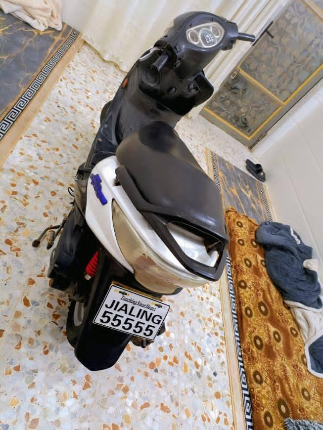 للبيع دارجه كلش نضيفة كفرات كله مختم بلادي كهربائيات كله شغاله اشاير لد زنون مقدم دسك تايرات زوج فتيلة مابيهن جدد السعر 400 قفل رقم الهاتف ***********
