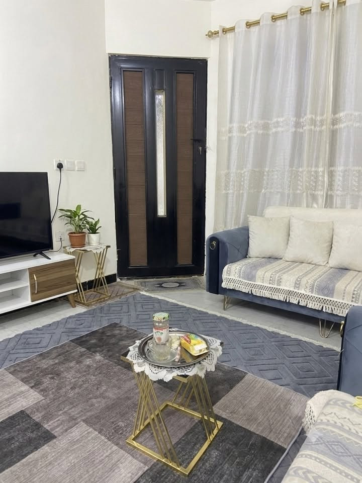 دار للبيع في المنطقة النموذجية بيت بنيه طابو زراعي اول فرع  تسلسل ثاني بيت دار مساحة 100،5متر نزال15 واجهه 7 بناء حديث 2025 دار طابقين يحتوي على طرمه ومطبخ حار وبارد واستقبال وحولي وغرفة نوم وصحياة ومطبخ خارجي في الطابق الاول الطابق لثاني يحتوي على ثلاث غرف وحولي ومطبخ معزول وبيتونه وسطح الدار مجهز من دكت مبردات داخلي ومنضومة انترت وكامرات علما ان الدار جديد وسكن اقل من سنه وبي قرار محكمه سند 25 ملك خاص للاستفسار والتواصل على الرقم*********** واتساب فقط 
……رجاء رجاء الي مو جاد بالشراء بدوان احراج
