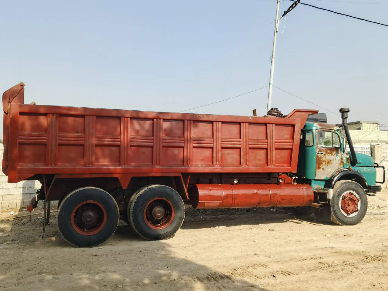 سلام عليكم قجم البيع79 محدثه 81 سياره جاهزه العمل مكينه وكير ومجموعه جيف و تخم تاير شاصي مامصبوق بلادي قماره بلاديه بيه بس لغد الستفسار على رقم ***********
