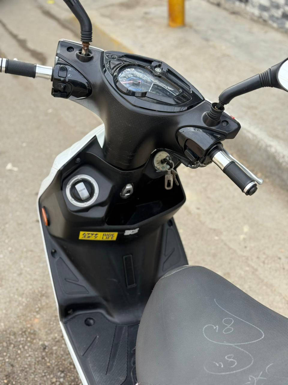 سلام عليكم سكنس لد للبيع دراجه برغي ما مفتوح بيهه مكفوله كفاله عامه العنوان بغداد بوب الشام الشراي يتصل ويدلل ***********
