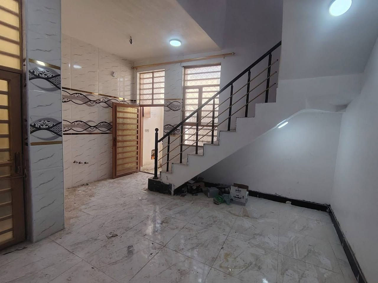 دار لرهن ،، مقابل ملحق قرية الغديربمساحه 60 متر سعرهد الرهن 8مليون فقط

✅ #طابو_زراعي_سند_25_ 

مواصفات البناء:

غرفة نوم وصاله ومطبخ صحيات 

بناء مرتب (أساس + سقف كونكريت + طابوك)

أرضية بورسلين أبو الـ 60

الخدمات

ماء كهرباء مدارس سوق تبليط مولد

للاستفسار والاتصال:

*********** النجف, العراق
