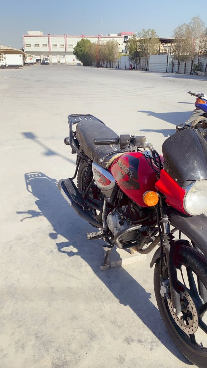 سلام عليكم بوكسر اصولي للبيع باقي بس ع استلام لوحات سنويه+وصل استلام لوحات موجود المكينه مفتوحه دراجه بيه نقص نواعم بسيطه الشراي اتصل***********
