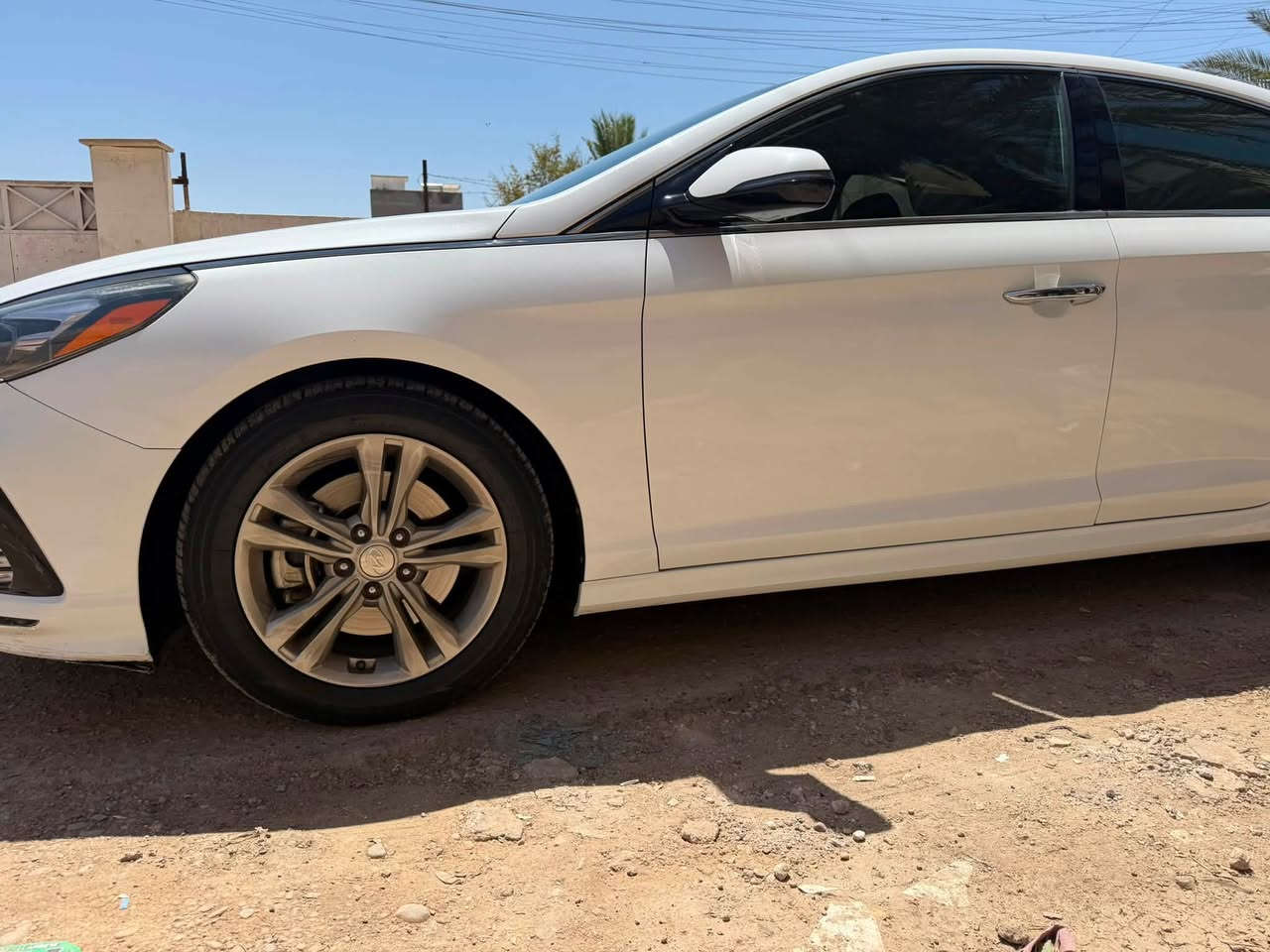 السلام عليكم 
سوناتا ٢٠١٨ امريكي لمتد فول للاخير ViP 
رقم بغداد الجديد والسيارة بإسمي تحويل ثاني يوم 
محرك ٢٤٠٠ gdi ماشيه 89 ميل 
حادثها قبغ جنطة وصور الحادث موجوده بلمنشور
مواصفاته
فتحة 
بصمة تشغيل
بصمة ابواب وصندوك 
بجم زنون 
شحن وايرلس
اشاير بلمري
رادارات 
تبريد امامي وخلفي 
تبريد مقاعد وتدفئة مقاعد 
هيتر بالستيرن 
كشنات الامامية كهرباء 
كشن خزن ميموري 
دشبول مطعم صاج 
اشارة ترحيب عند الاقتراب
جنطة ذكية تفتح عند الاقتراب
توقف ذاتي 
هاند بريك بصمة 
اوتو هولد
3 وضعيات قيادة Eco - Comfort - sport
نظام تحديد مسار
كشنات جلد اسود ملكي 
مكينة وكير وتبريد خير من الله 
مكاني بغداد شارع فلسطين ساحة الموال
السعر 140$ وبيه مجال بسيط 
هاتف ***********
