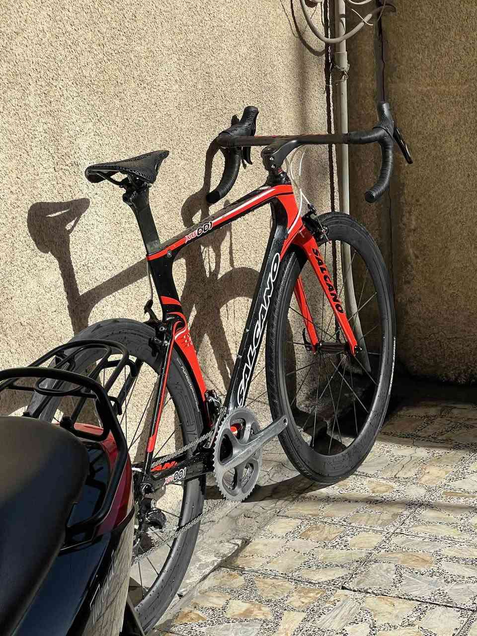 ‏ SALCANO xrs UCI 001 2020 🇹🇷

رود بايك (دراجة طريق) ماركة سالكانو خط انتاج تركيا ايطالية الاصل ( Made in Türkiye ) للبيع 

مواصفات الدراجة :

الدراجة مصنوعة من الكاربون فايبر بتصميم ايرو داينامك وايرات فول دفن دراجة كلها كاربون من الطول للطول
مجموعة الدراجة شيمانو 5800 / 105
فقط البدالات ماركة Team Pro
الكرنك (الصينية) شيمانو دورا-ايس Shimano Dura-Ace
ابعاد الفريم: حجم الفريم 28 / الارتفاع 53 M
عدد السرع 11*2

التروس الامامية: 53-39
التروس الخلفية: 11-28

وزن الدراجة 7.8 - 8 كيلو

ويالة الدراجة كاربون فايبر جدد طك كارتون ماركة روڤال ( ROVAL ) قياس 50 ملم

السعر: مليون دينار وبيها مجال الشراي يدلل

الدراجة موجودة في منطقة الشعب او منطقة البنوك
للاتصال: ***********
