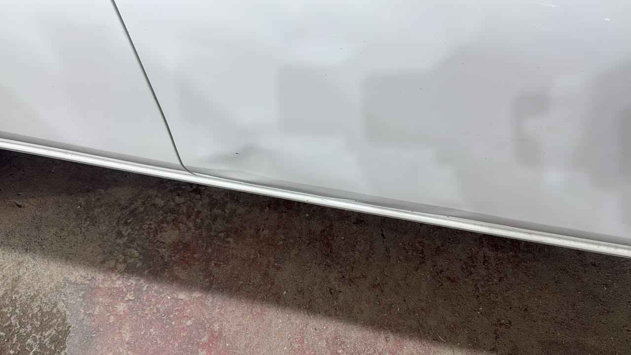 السلام عليكم 
للبيع نيسان سني 2024 
مصري رقم اربيل 
سياره كلش جديده 
تحويل او وكاله 
بيهاا رصعه بل جاملغ الأيمن الأمامي مسويها على كدهااا 
ورصعه الموضحه بل صوره بل باب 
العنوان بغداد اليرموك 
غير متواجد عالى النت  مكلف بل نشر 
‭0771 776 2075‬
