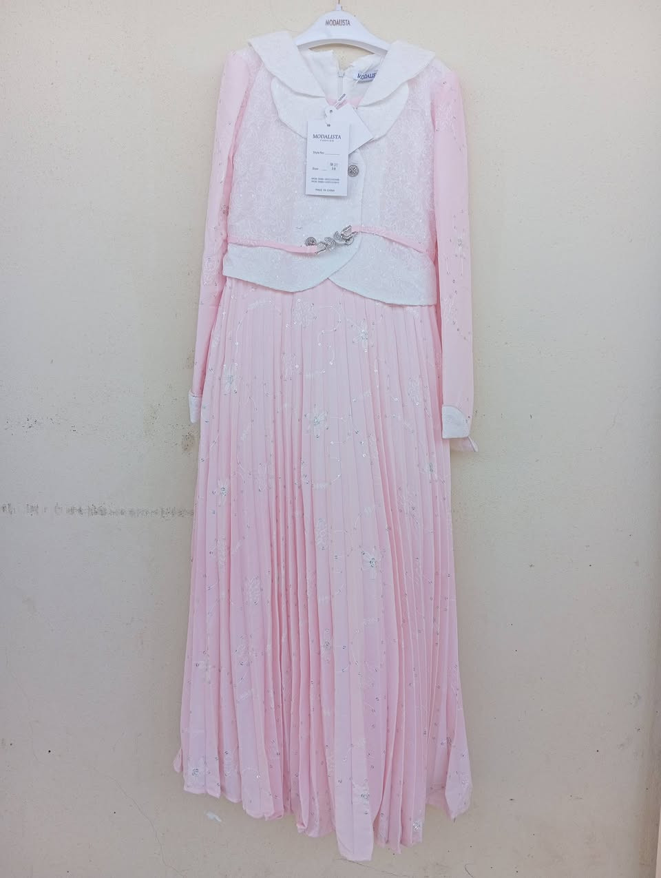 ✨💗 محلات الغازي – قسم الملابس النسائية 💗✨
تألقي بأجمل الإطلالات لكل الأعمار 👗🌸
متوفر لدينا:
👧 فساتين أطفال وبناتي بألوان ناعمة وتصاميم مميزة
👩 فساتين شبابي عصرية ومرتبة
💃 فساتين نسائية راقية تناسب كل المناسبات
🪷 دراعات بيتية أنيقة ومريحة
🧣 شالات بألوان متنوعة تكمل أناقتج
جودة حلوة ✨ أسعار مناسبة 💰 وموديلات ترضي كل الأذواق
📍 زورونا بمحلات الغازي وخلي أناقتج تبدي من عدنا 💕
الموقع: شميط -الشارع العام-مقابل اسواق باسم العيدان 
للاستفسار: ***********
***********
