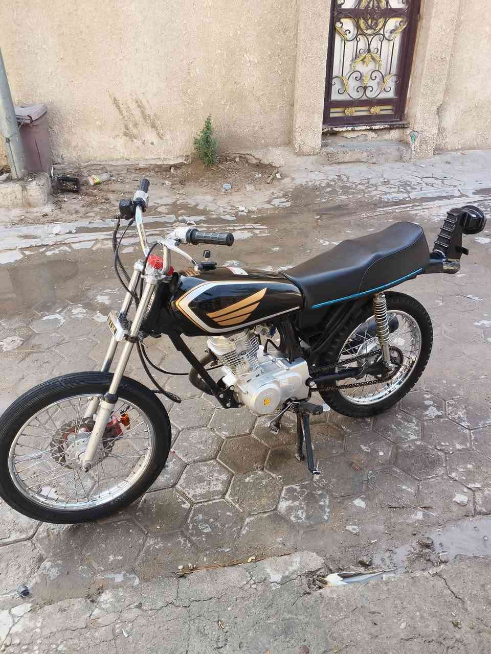 دراجه للبيع موديل 23 شاصه 21 مبدل والفات نامه السعر 700 وبيها مجال
***********
