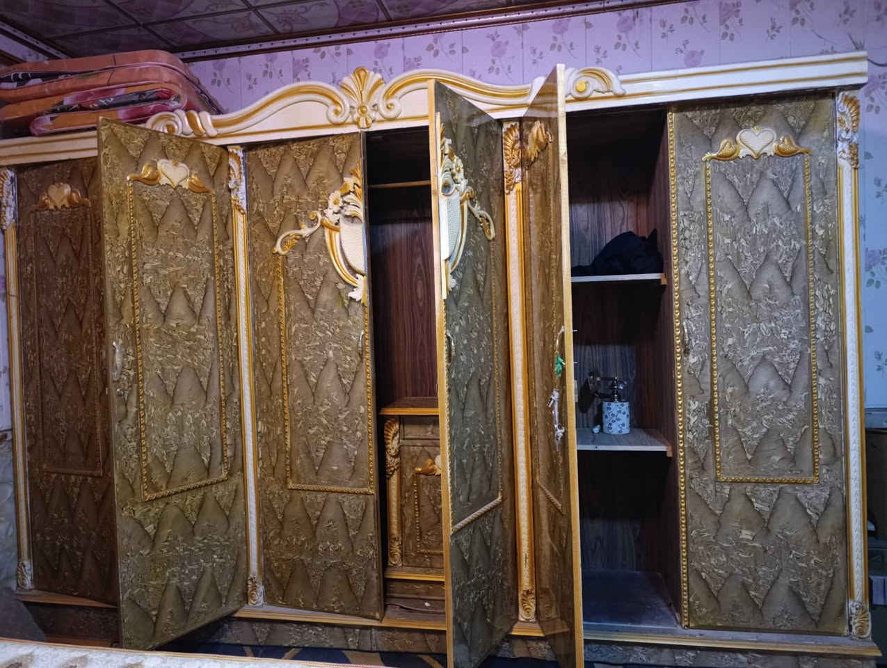 غرفه اخشاب عراقي السعر مليون150 
***********
