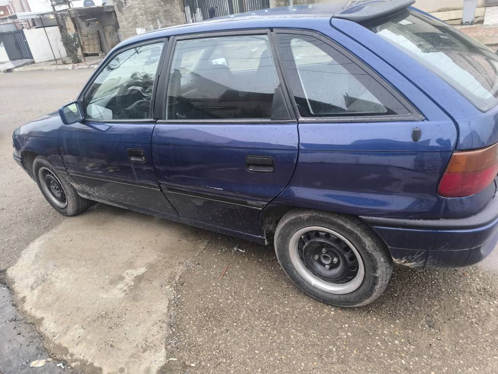 اوبل استرا نظافه فول  سليمه من الحادث شرط كير ومحرك وصدر. مصبوغه عام جماليه تايرات جديده 
سنويه ساقطه سرط تحويل فقط رقم كركوك السعر 38 بيه مجال قليل حدا *********** مكاني كركوك حي العسكري كركوك, العراق
