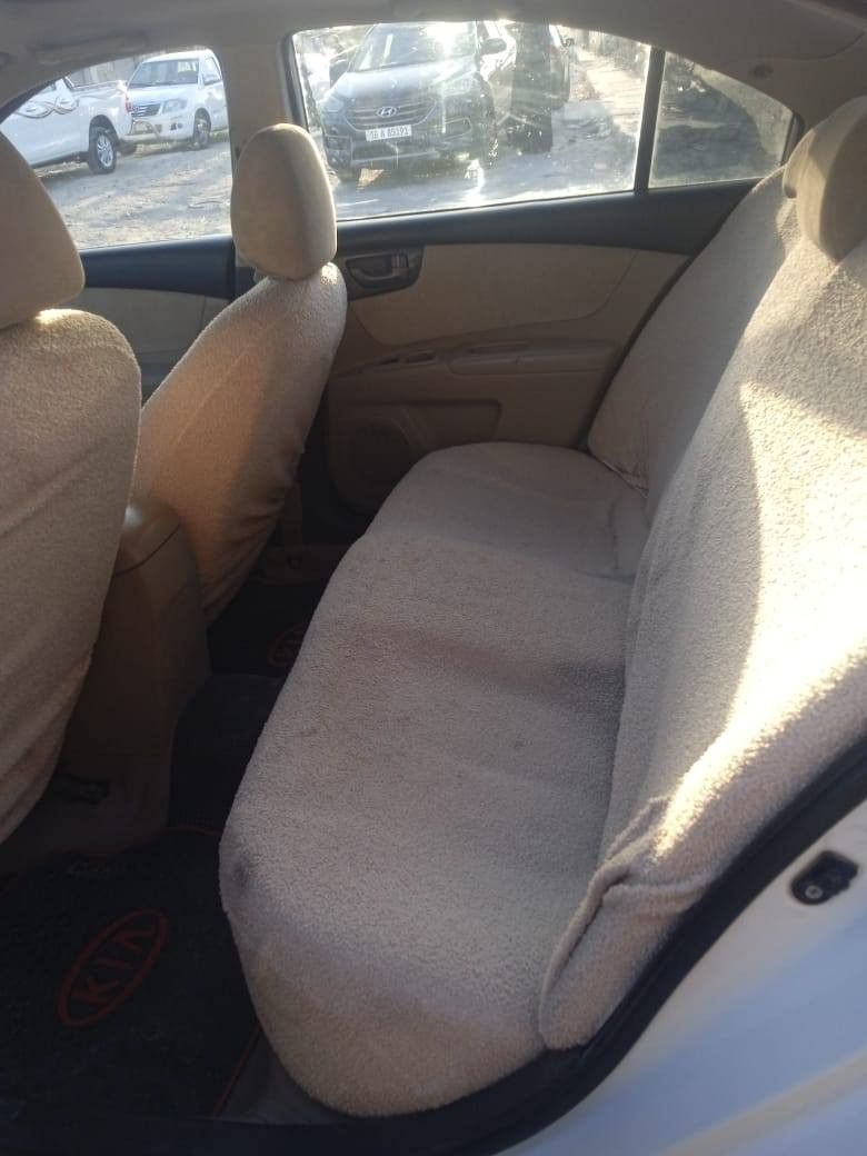 سلام عليكم سياره اوبتيمه موديل2010خليجي مكينه2000خليجي صغ قطع بس نبيع عام السعر85بي مجال قليل رقم الهاتف***********
