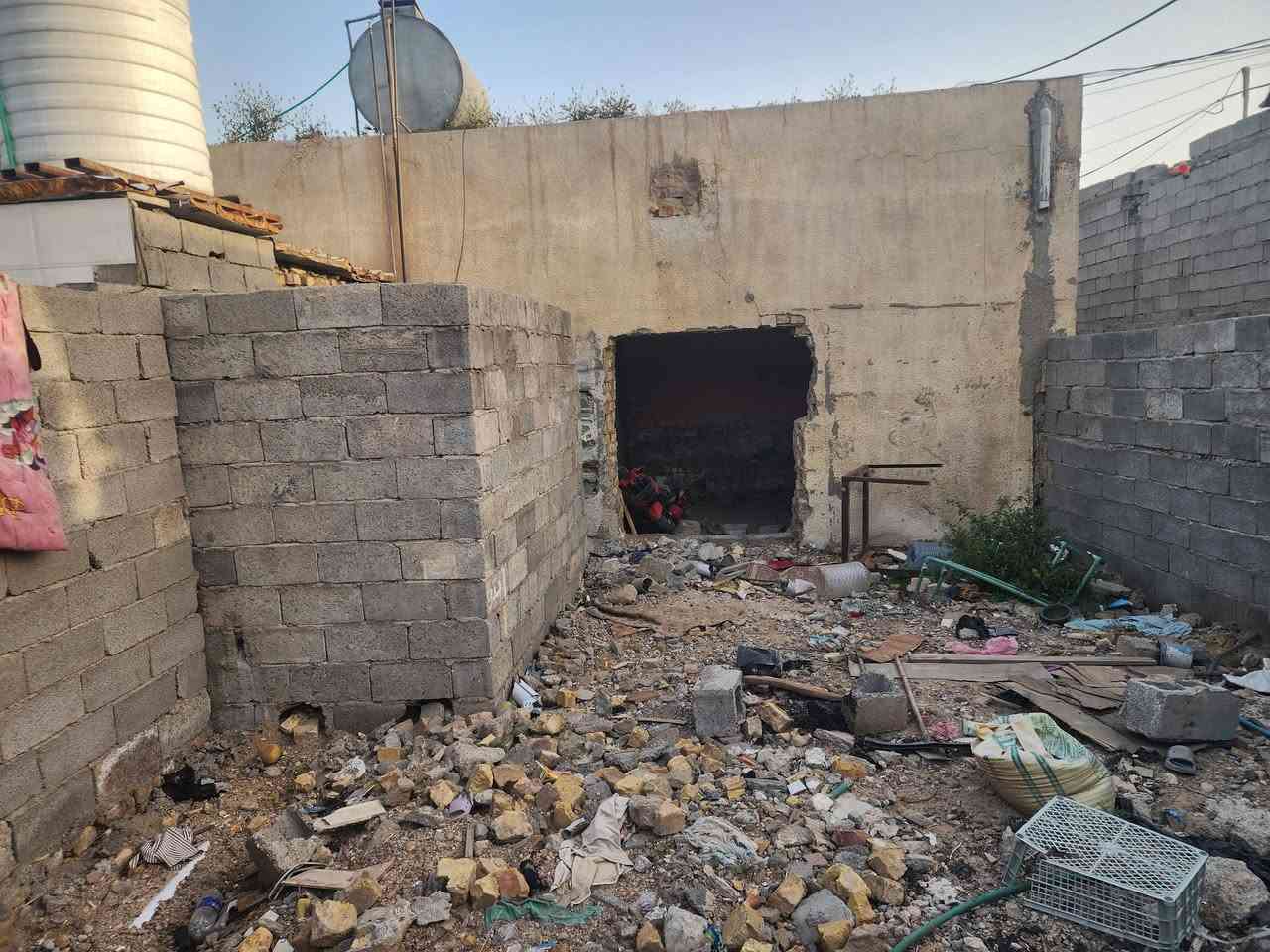 قطعه بيها بس غرفه صب مسلح  المساحه تقريبا 70 تبليط مجاري  الكهرباء المكان بغداد بحث العلمي قريب على حي النصر  السعر 13وبيها مجال


**إذا كنت صاحب هذا الإعلان وتريد حذفه لأي سبب، رجاءا أرسل رسالة إلى الدعم الفني**