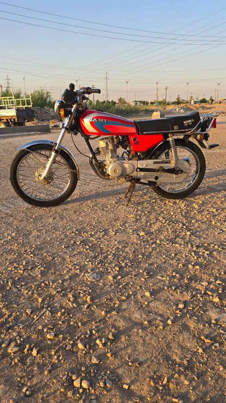 السلام عليكم شباب د راجه للبيع مديل 20 اوراق اصولي حلوه خير من الله نفس بل صوره السعر 550مكاني الكوت شارع نفط   ***********
