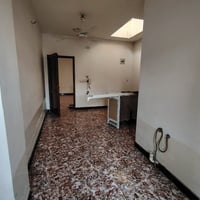 شقة للايجار في منطقة اليرموك 4 شوارع مقابل معهد الكندي  تحتوي على غرفة...