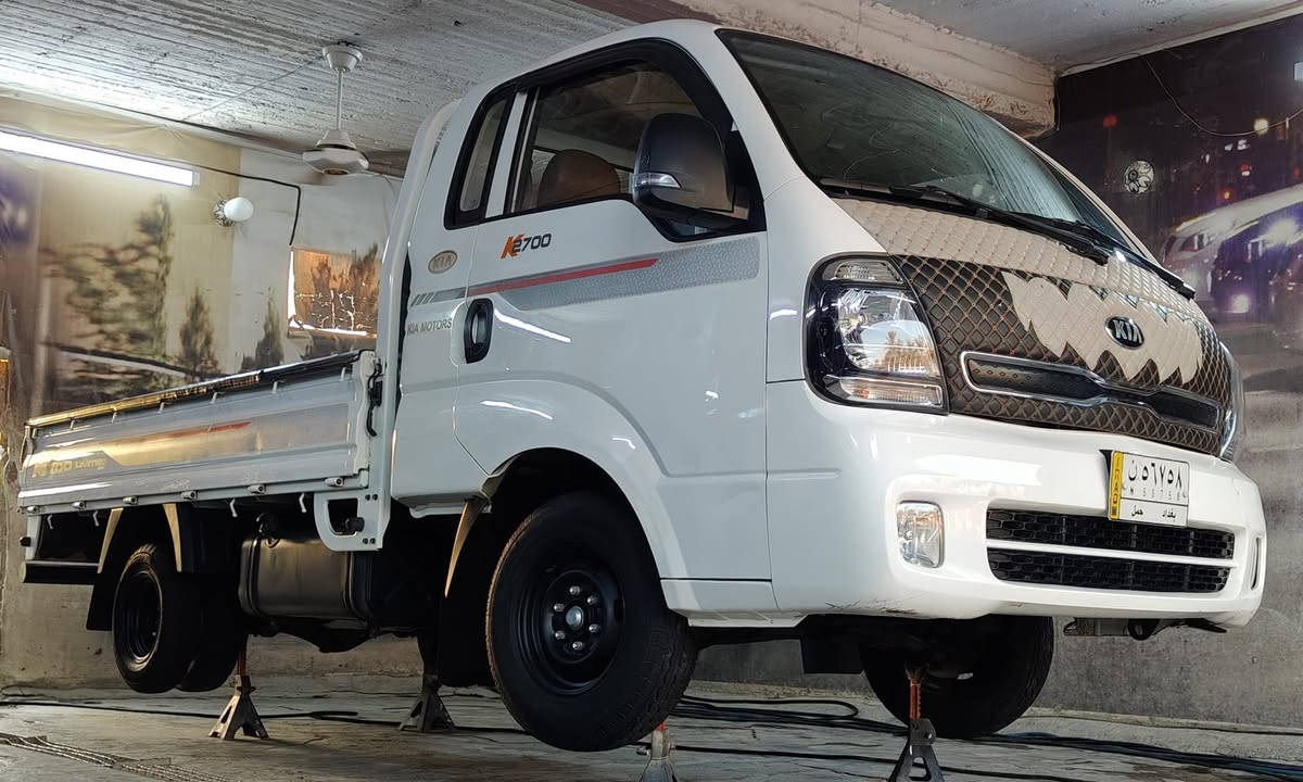 بولش دقيق جدأ
😁😁
صبغ الشاصي بالكامل 
مع تغليف جميع لاستيك الصدر والبراغي ورقم الشاصي 
صبغ الدرع الخلفي 
جلي المازدات 💎💎
تكحيل جميع الشخوط🖌️
محطة جمبزه ،🚙
***********
قبل جزيرة بغداد السياحية 
https://www.facebook.com/Jambaza.cars/
