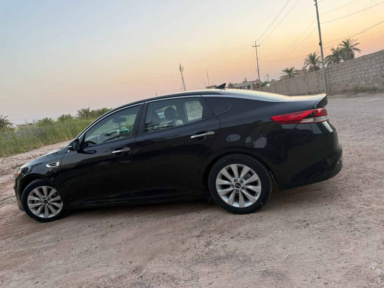 كيا اوبتما ٢٠١٨ 
وارد امريكي لون اسود 
محرك 2400GDI 
ضربتها جاملغ امامي خفيفه سعرها ١٣٥ وبيها مجال 
رقم صاحب السياره *********** Singapore
