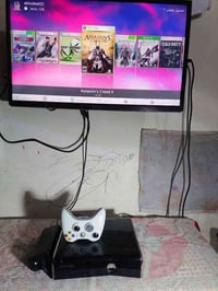 اكس بوكس 360 نضيف كلش وياها يده بلادي شرط الهارد 250 مخزون بيها اقوى ا...