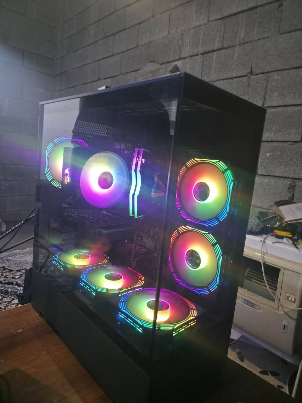 معالج الرسوميات: RTX3050

المعالج: RYZEN 5600X

الذاكرة العشوائية: 32 جيجابايت DDR4 بسرعة 3600 ميجاهرتز

القرص الصلب: 1 تيرابايت HDD + 512 جيجابايت SSD

الطاقة: 700 واط

----------------------

شاشات AOC مقاس 27 بوصة ومعدل تحديث 180 هرتز

---------------------

طاولة ألعاب

---------------------

لوحة مفاتيح Red Dragon + فأرة Logitech G502 🎁

السعر الإجمالي 685 دولارًا

ملاحظة: أبيعها جميعًا معًا، وسعرها في السوق حوالي 800 دولار، وهي بحالة ممتازة وكأنها جديدة.

للتواصل: ***********
