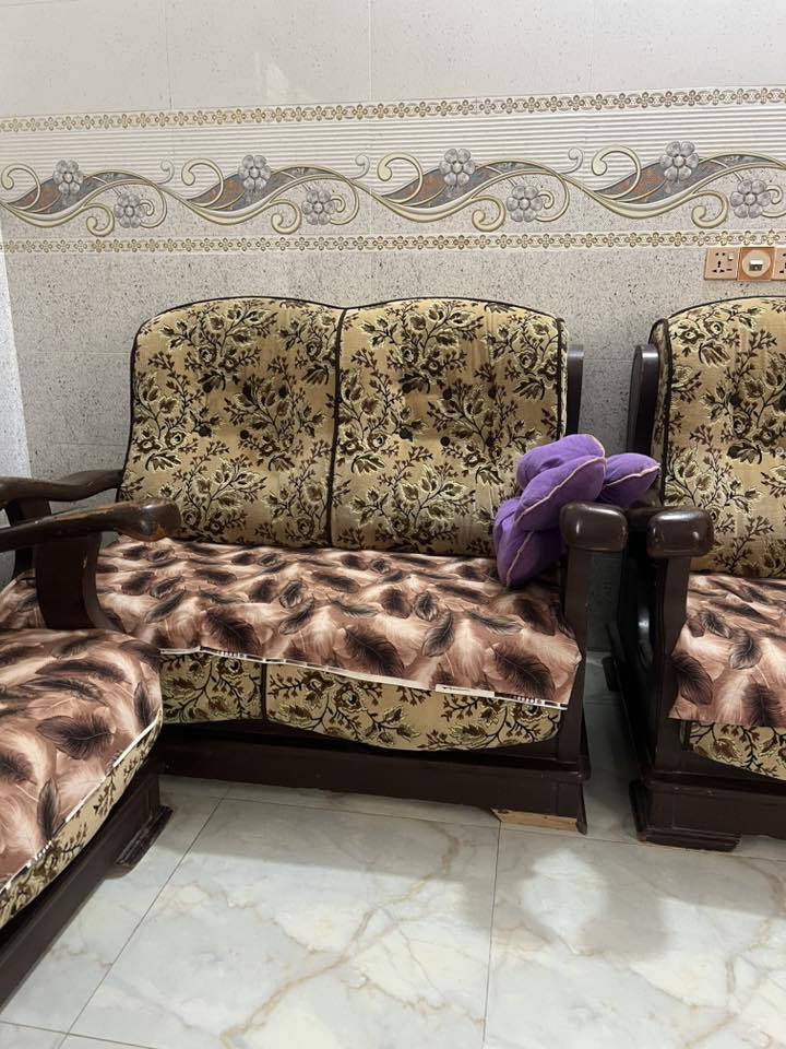 سلاعليكم
تخم خشب ثكيل9 مقاعد مابي اي ضرر عدة لدوشم مال لقنفة شوية مفتوكة سعر 225وبي مجال ديالى خان بني سعد مخفر سويد رقم ***********
