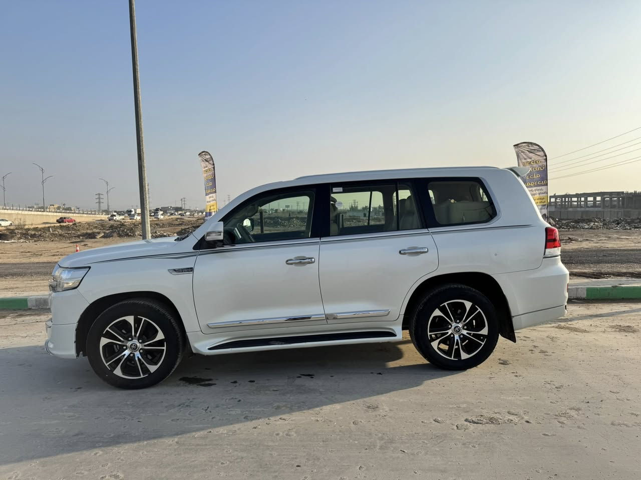 يالله
لاندكروز 2017
فطيم 

V8
 حجم المحرك   4600

السونار مرفق

رقم بغداد باسمي 
مكاني ذي قار 
السعر 440
رقمي ***********
