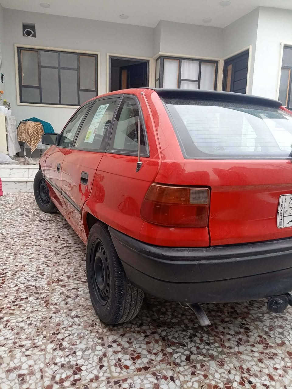 السلام عليكم استر للبيع الموديل91 قفل مركزي بور  سياره بدون قطره معجون خام فقط تطويز  كابون بنزين رقمها سنويتها الجديده شرط المكينه والجير السعر 46 ***********
