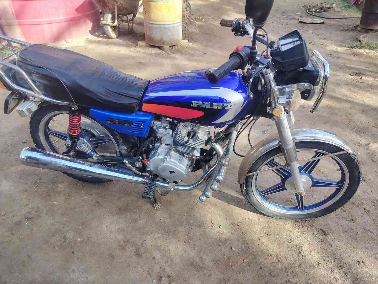 بارت للبيع  مركز الناصريه موديل 22 اوراق اوصوليه الدراجه من الطول للطول شغاله نكره سلف هندر  وكلشي بيه جديد ونظيفه السعر  725.000الف قفل اذا مو شراي فدوه لتعبني لان شغلي دلفري ودوم مشغول بالطلبات ***********
