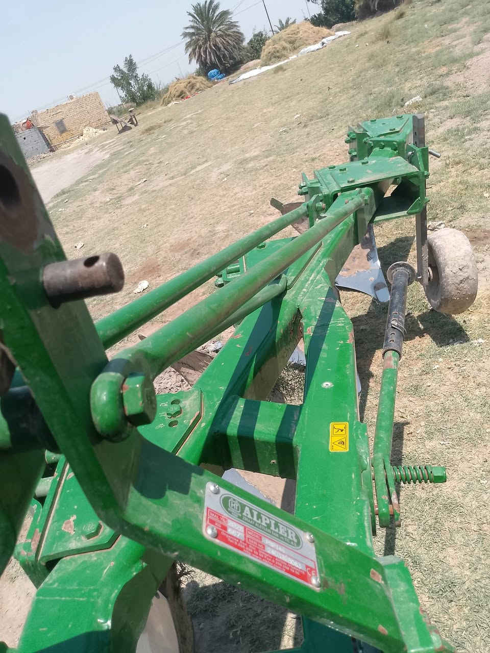 سلام عليكم فدن للبيع 
شاصي وشبجه الشراي يتصل,,,,,***********
