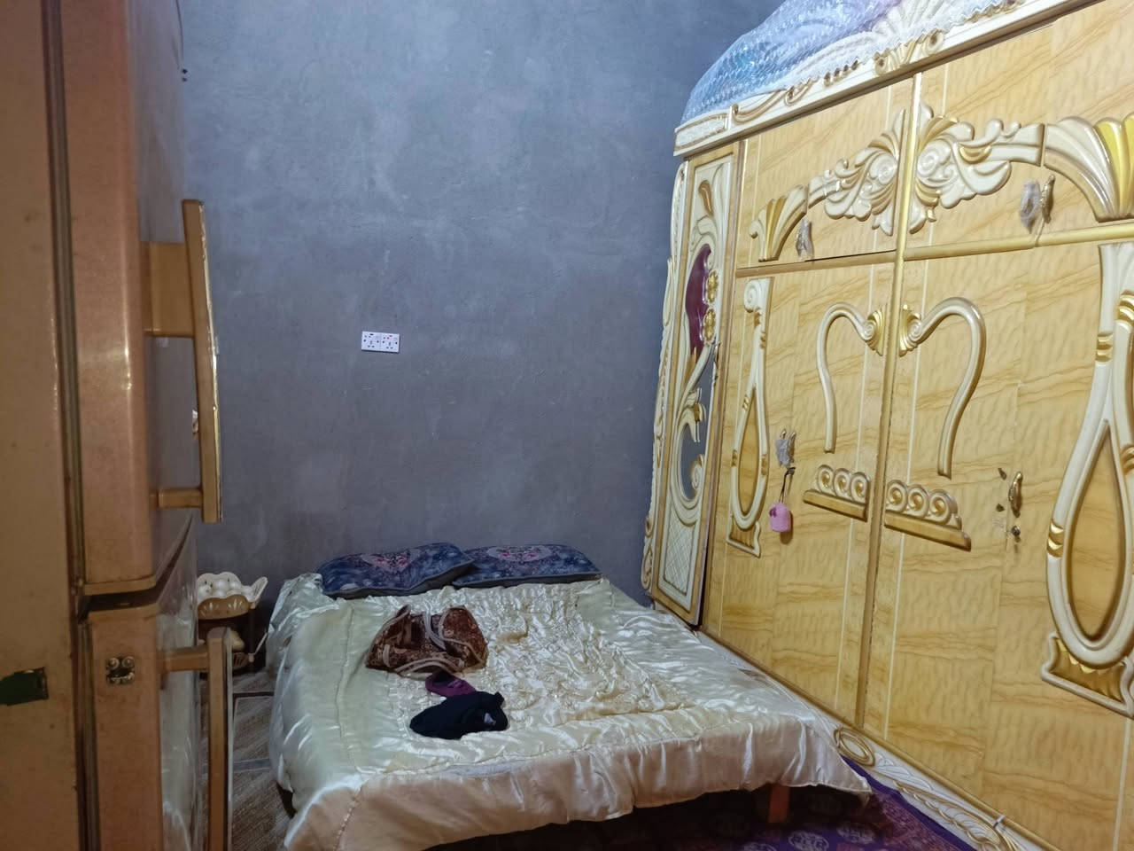 بيت للبيع حي العسكري زراعي مقابل اساله الماء حي لازم ١٢٠م طابو زراعي
البتلو كامل كله البناء طابوك والسقف كونكريت 

نص بناء غرفه وصاله ودرج وصحيات داخليه وخارجيه وسياج 

النواقص ديوانيه ومطبخ للنص واصلات 

السعر٣٨ وبي مجال بسيط ***********
