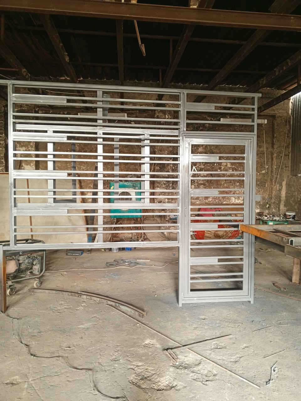 السلام عليكم معمل حداده بركات ام البنين الابواب والشبابيك كافه انواع العمل اسعار  مناسبه الارقام بيهن واتساب ***********/***********
