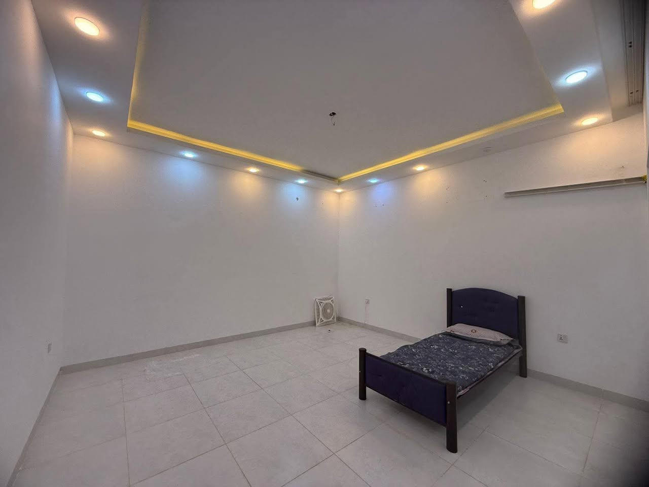🏡 بيت للبيع – موقع مرتب ومواصفات ممتازة ✨

📍 العنوان: بالفلكة الثانية عاليسار، ثالث فرع عاليسار، ثاني بيت

📐 المساحة: 200 متر
🏠 طابق واحد

🔹 يتكون من:
▪️ غرفتين نوم
▪️ صالة
▪️ استقبال
▪️ مطبخ حار وبارد
▪️ صحيات

🔸 مميزات البيت:
✔️ البناء طابوق مو بلوك
✔️ سقوف مغربية
✔️ الأبواب والسيراميك مختارين شخصي مو من الشركة
✔️ البيت مرتب وشغل نظيف

💰 السعر: 165 مليون
📌 بي مجال قليل للجادين

⚠️ لا يوجد قسط أو قرض على البيت
✔️ فلوس البيت كاملة مدفوعة للشركة

📞 للاستفسار: ***********
