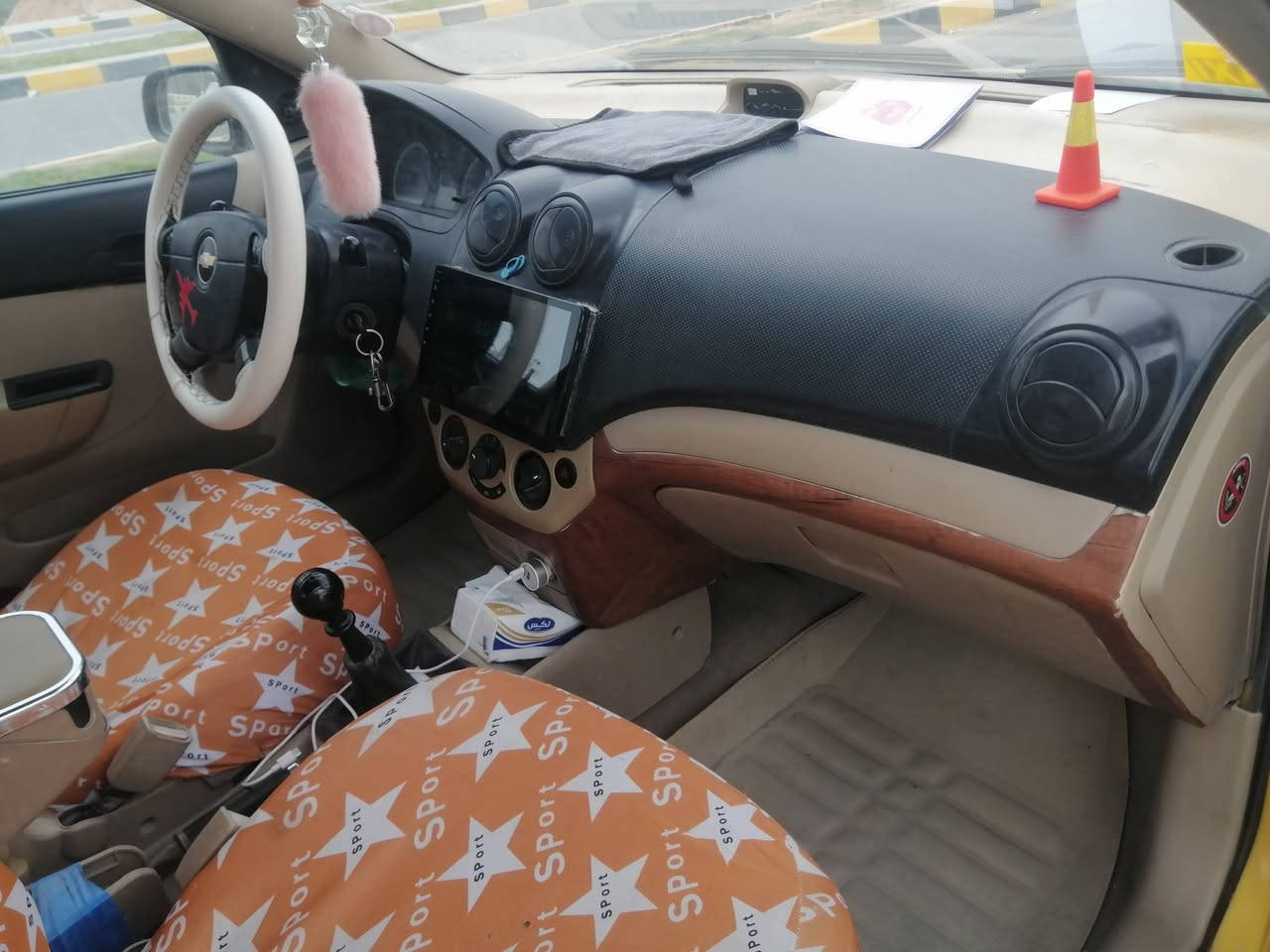 سلام عليكم افيو مديل 9 خليجي مكينه كير حداديه تايرات جدد سياره بيها ظربه بتكم الماميه برانكيت شواصي جدد بسمي سياره سعر ٤٠ بيهاا مجال رقم تصال ***********
