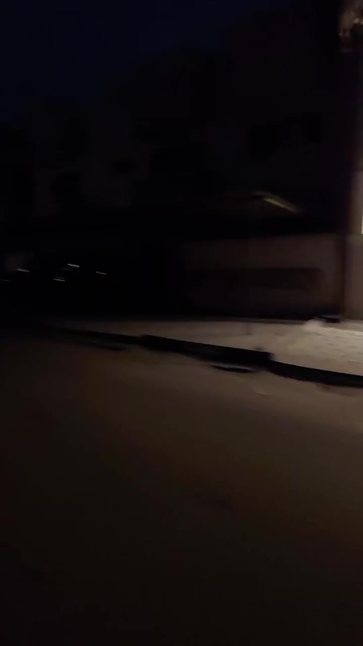 #للبيع_دار_غير_مستخدم 🏡

● مساحة 60 متر _ واجهه 5×12م✔️
● يحتوي على ثلاث غرف نوم وصاله وخدمات 2 ✔️
● "مدخلين" بناء درجة اولى ✔️
📍في حي الجامعه خلف السريع 
للأستفسار📲 / ***********
