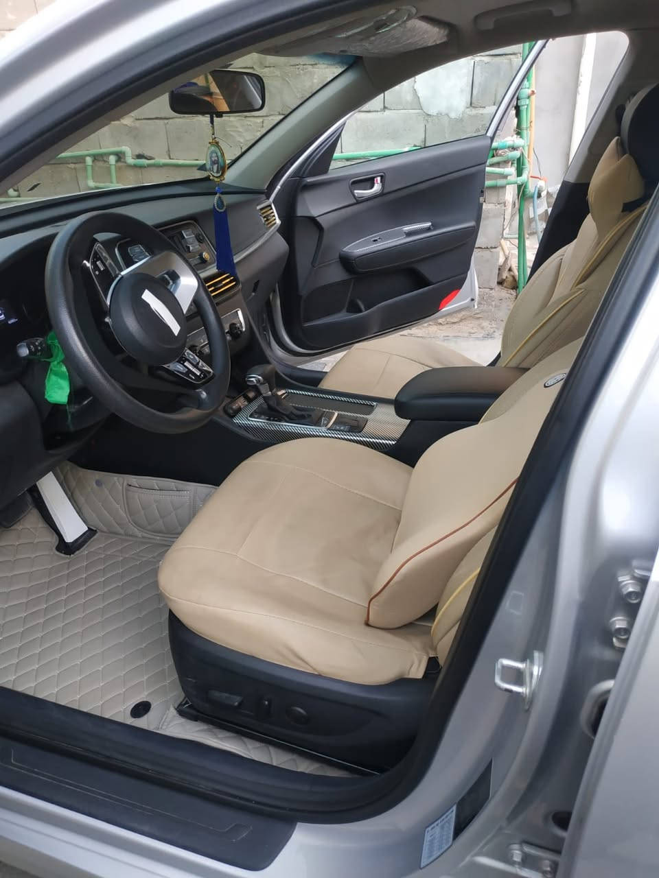 السلام عليكم    …..للبيع k5 …..وارد كوري …مديل 2020… السياره نظيفه واحله من الصور تجي وتشوف السونار موجود بالمنشور بيها بس جاملغ امامي صبغ السياره تعمل (بالغاز ) فقط …..رقم بصره تحويل مباشر ….رقم راعي السياره (***********) السعر (165)
