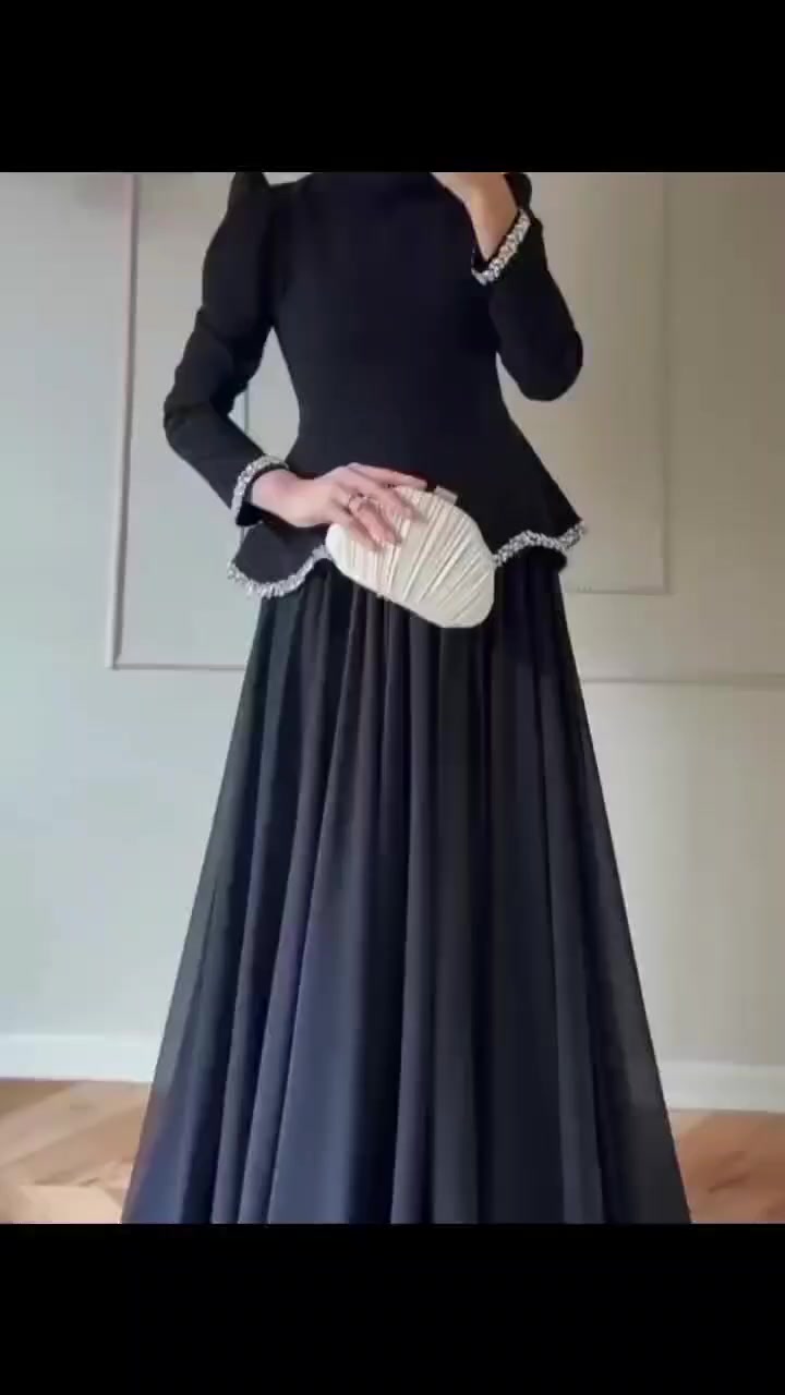 فستان زمرده 🪻😍
قماش كريب مع شيفون وستراس فاخر على الخصر والاكمام ✨️ 
الالوان : خمري❤️ ، بيبي بلو 💙، اسود 🖤
المقاسات : 38 40 42 44 46 48


**إذا كنت صاحب هذا الإعلان وتريد حذفه لأي سبب، رجاءا أرسل رسالة إلى الدعم الفني**