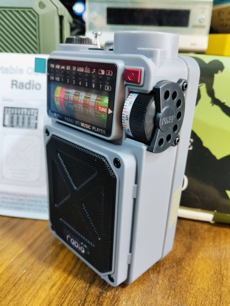 الراديو المدرع R11 العالمي
جهاز جديد بالعلبه غير مستخدم 
موجات الراديو FM MW 
والموجات الخارجيه SW عدد 7 
سحب ممتاز للموجات 
بلوتوث و رام وفلاش 
منفذ شحن تايبسي شحن سريع 
يشحن عن طريق طاقة الضوء 
مع لايت لد قوي جدا وبوصله ومنبه 
يوجد فديو بالمنشور يوضح التشغيل 
للحجز المراسله على الخاص


**إذا كنت صاحب هذا الإعلان وتريد حذفه لأي سبب، رجاءا أرسل رسالة إلى الدعم الفني**