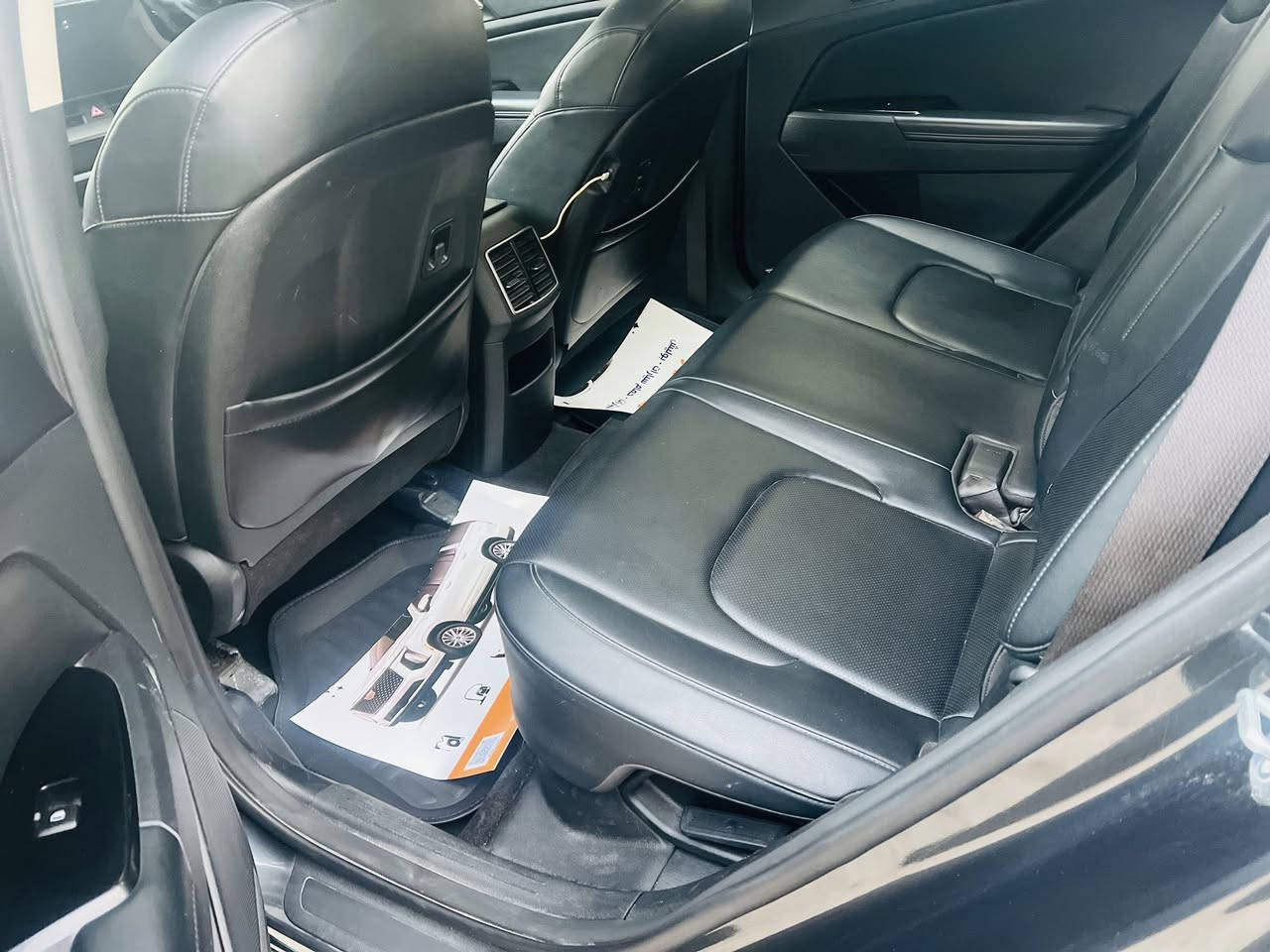 ﷽
للبيع كيا سبورتاج هايبرد Ex
موديل 2023
ماشيه 45الف كيلو 
رقم بغداد الجديد 
مواصفات 
بنوراما 
كراسي جلد 
هيتو كراسي 
قياده ذاتيه 
أوتو بارك 
كرسي كهرباء 
تحكم مقود 
شاشه كبيره 
فور ويل دفع رباعي 
صندوق شفط 
حساس خلفي 
اشاره بالمري
فول واصفات 
الضرر 
كصة لغد يمين 
وتبديل نفس اللون البنيد وجاملغات عدد2
صبغ باب سايق 
صبغ باب خلف السايق 
صبغ جاملغ خلفي السايق 
العنوان بغداد الدوره 
الي يعجبه خلي يتصل والسعر عل خاص 
السياره مابيها اي نقص 
***********
