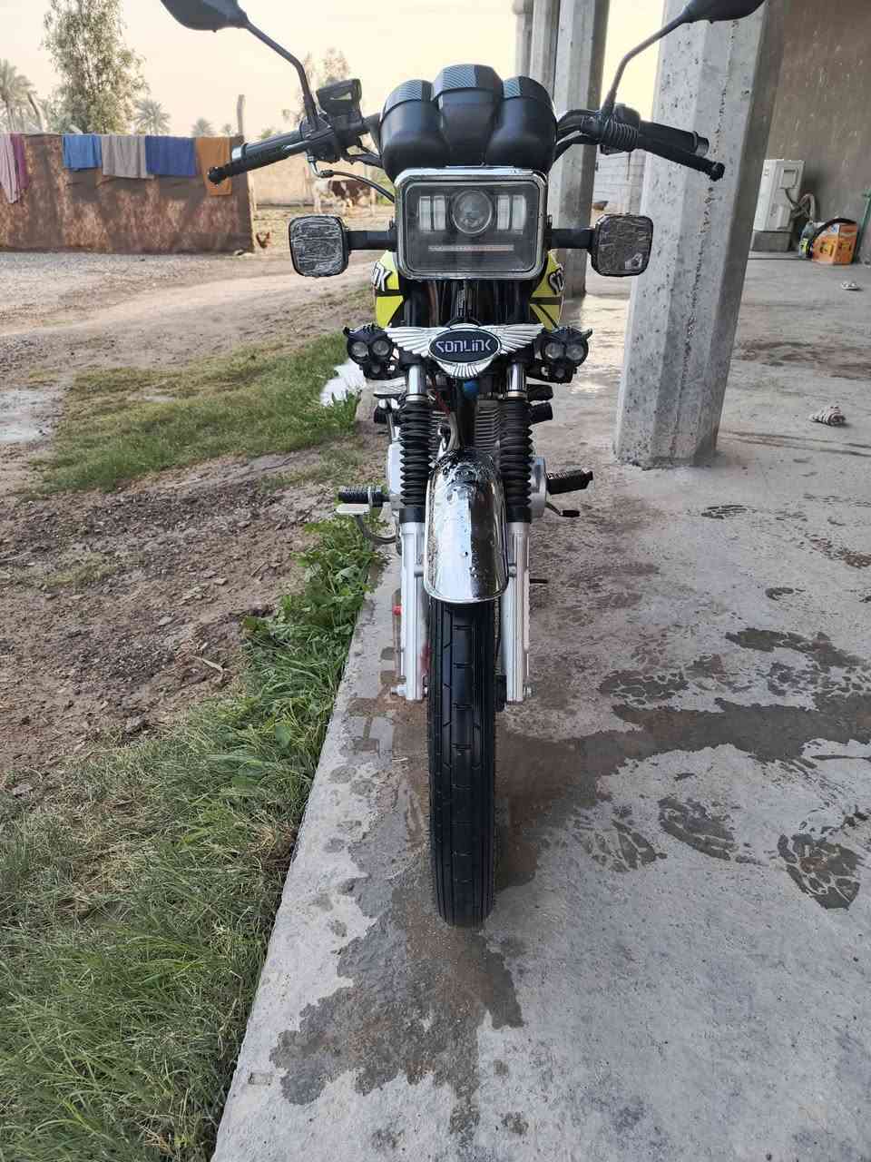 السلام عليكم للبيع دراجه سولنك محرك 200 اوراق موجوده مكفوله كفاله عامه ٩٠٠ وبيه مجال بسيط هذا رقمي ***********
