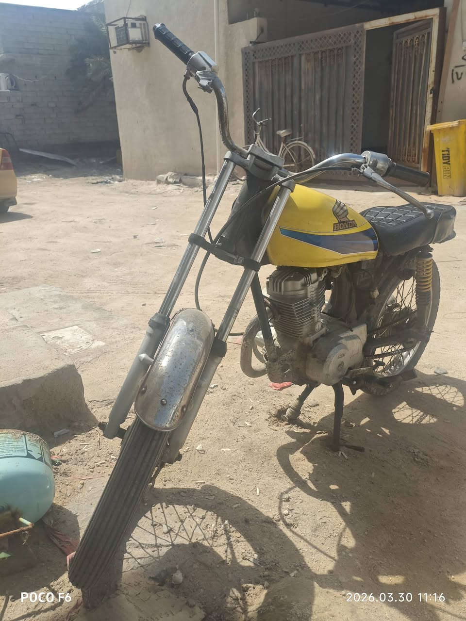 السلام عليكم دراجه ادوات حلوه الدراجه ناعمه وتخبل علا ايدي الله شاهد تجي وتشوف بعينك دراجه مكينه مفتوح بس اخت الجديده تشوفها بعينك علا نعومتها الدراجه مال جناي وليس بيع شراي يعني البياع شراي ماتفيده الدراجه بي خبزه مكفوله عشائريه سعره 350 وبيها مجال حك الجيه اليكلي هواي يجي ويشوف الدراجه اذا بيها عيب ياخذها ويروح بلاش الدراجه ماناقصها برغي عنواني ابي الخصيب رقميي ***********
