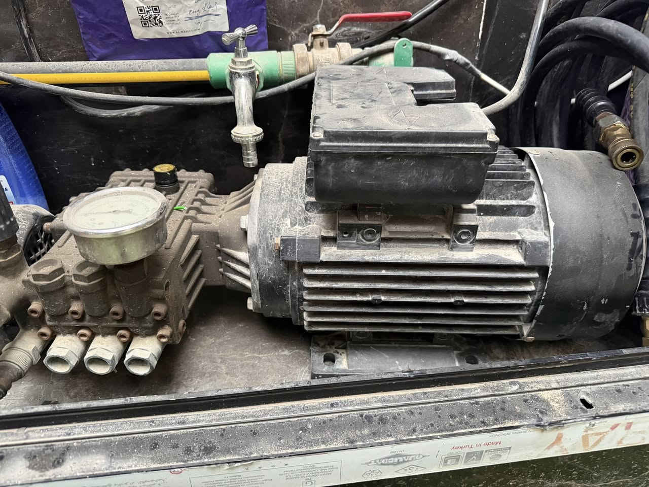 مضخه ماء للبيع  بقوه ١٤٠ بار مع ملحقاته كامله من صونده ومسدس شغاله كلشي مابيه على الفحص 
السعر ٣٠٠ الف
المكان ديالى بعقوبه


**إذا كنت صاحب هذا الإعلان وتريد حذفه لأي سبب، رجاءا أرسل رسالة إلى الدعم الفني**