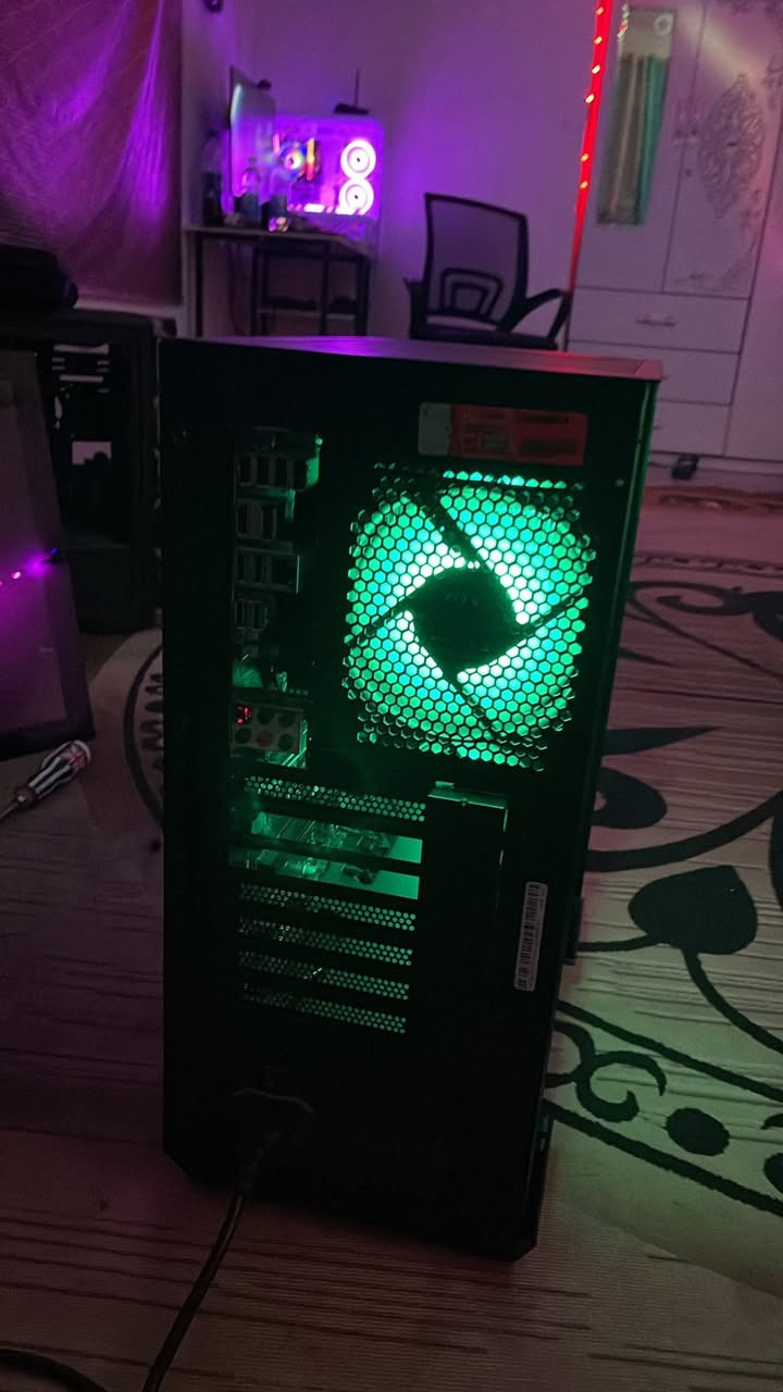 Pc للبيع بدون (كرت شاشة) رجاءً سعر قفل675
Cpu i9-11900k
B560 pro msi 
psu 550w
Ram 16 8x2 ddr4 rgb
Hard 1t
Hard 512 m.2
Case msi +4 fan msi


**إذا كنت صاحب هذا الإعلان وتريد حذفه لأي سبب، رجاءا أرسل رسالة إلى الدعم الفني**